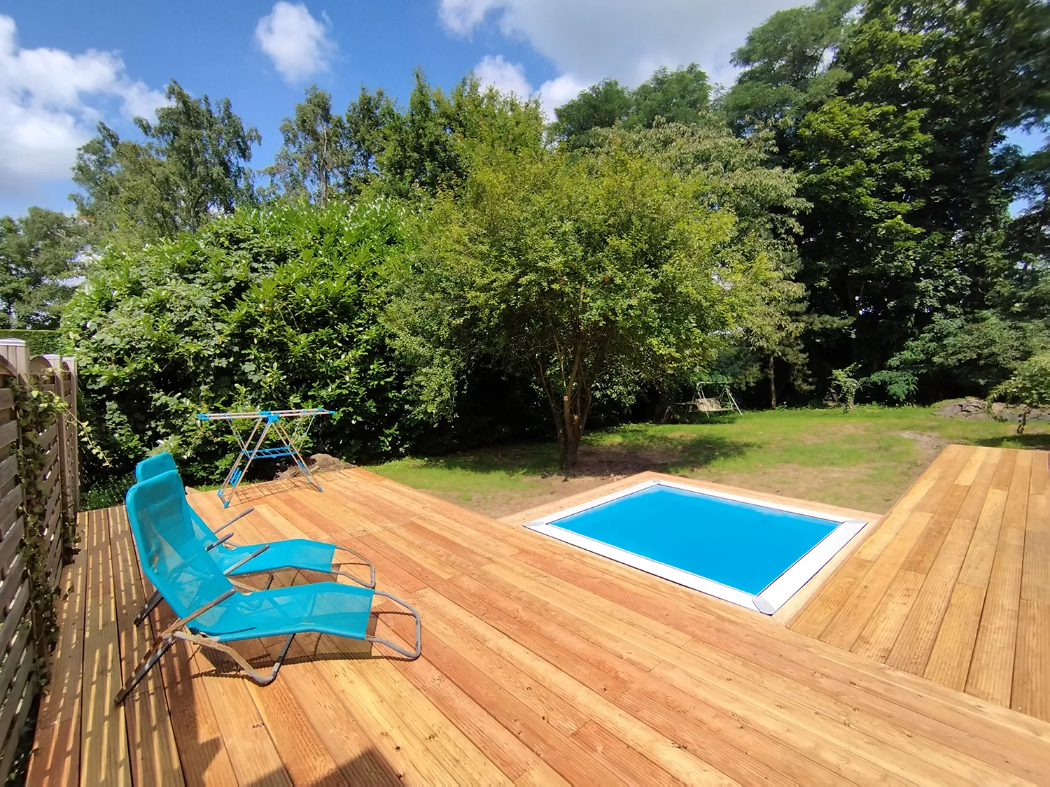 Terrasse en mélèze avec piscine